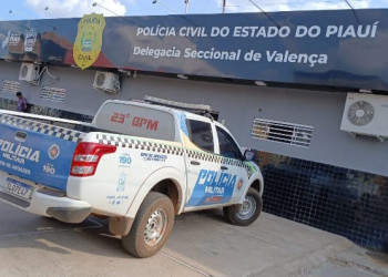 Homem é preso por agredir mãe idosa e irmão no Piauí; vítimas se abrigaram em residência de vizinhos