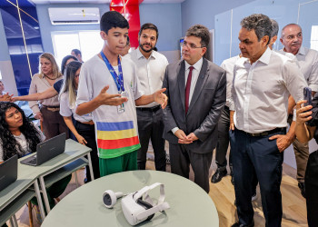 Ao inaugurar reforma de escola em Teresina, Rafael Fonteles destaca universalização do ensino integral e profissional no Piauí