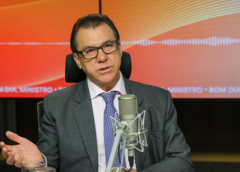 Ministro do Trabalho defende redução da carga horária semanal: ‘Acabar com a escala 6x1’