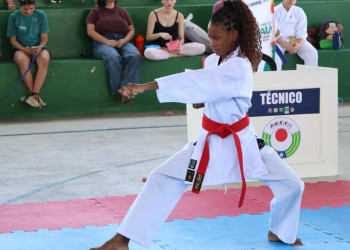 Estudante da rede estadual conquista ouro duplo na copa Karatê Kids e mostra força do esporte nas escolas de tempo integral