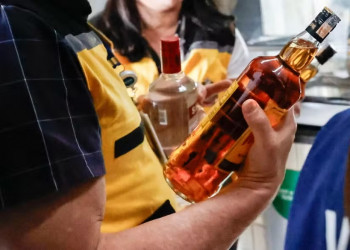 Órgãos se unem para combater bebidas falsificadas em Teresina