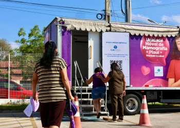 Casa da Mulher Brasileira recebe Carreta da Mamografia e realiza 160 atendimentos no Outubro Rosa