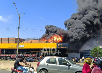 Incêndio é registrado em loja de pneus na zona Sul de Teresina; VÍDEO!