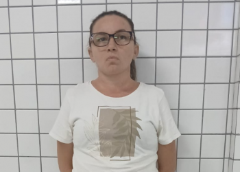 Faccionada do PCC e envolvida com tráfico de drogas é presa pela polícia no litoral do Piauí