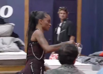 Kathy joga água em Yoná após peoa bagunçar o quarto durante a festa; VÍDEO!