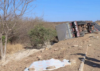Motociclista morre após colisão com carreta no interior do Piauí; motorista não foi encontrado no local