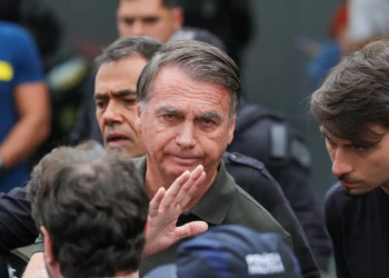 Moraes nega pedido da defesa e mantém prisão domiciliar do ex-presidente Jair Bolsonaro