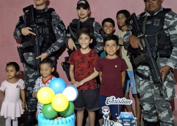 Polícia Militar realiza surpresa em aniversário de criança autista fã da corporação em Teresina