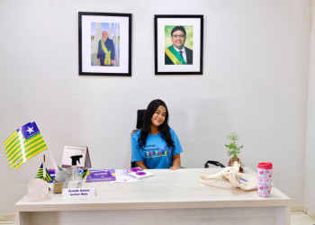Jovem aprendiz assume simbolicamente o cargo de secretária das Mulheres do Piauí