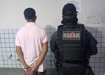 Homem é preso por tráfico de drogas em Teresina; tentou se desfazer dos entorpecentes durante fuga