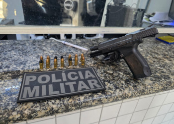 Polícia apreende arma de fogo e munições no litoral do Piauí; “Amigo do PCC”, alvo da ação, conseguiu fugir