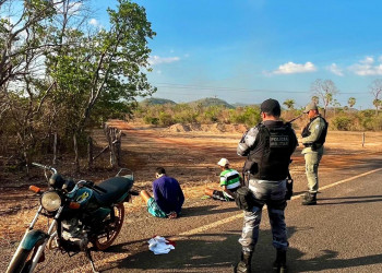 Polícia prende dupla suspeita de tráfico de drogas e porte ilegal de arma de fogo no Piauí