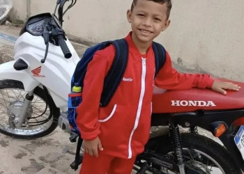 Criança morre após parte de muro cair sobre ela no interior do Piauí; teria subido na estrutura