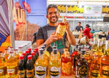 Cajuína e cachaça de caju da agricultura familiar do Piauí ganham destaque em feira de potenciais do Nordeste