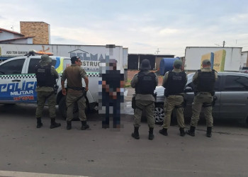 Após golpe em posto, PM intercepta carro furtado e prende motorista no interior do Piauí; abasteceu e não pagou