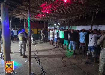 Baile de reggae é alvo da PM no interior do Piauí; arma e drogas são apreendidas