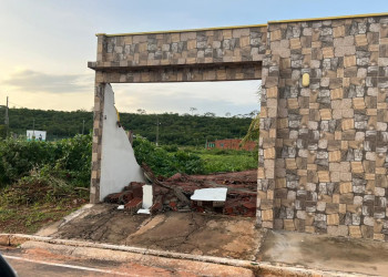 Chuva e ventos fortes causam destruição em Pedro Laurentino, interior do Piauí; VÍDEO