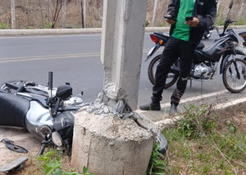 Homem perde o controle e morre após bater motocicleta contra poste em Teresina