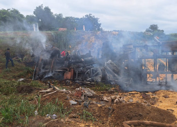 Grave acidente entre carreta e carro mata três pessoas e deixa outras feridas no Piauí; VÍDEO!