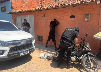 Polícias Civil e Militar deflagram operação integrada em Parnaíba; mulher é presa por tráfico e filha, que ofendeu agentes, é detida por desacato
