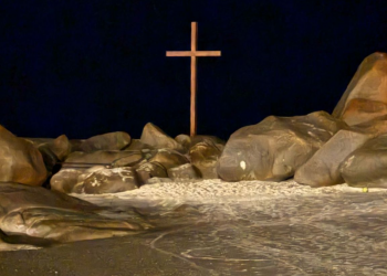 Cruzeiro é reinstalado na Praia Pedra do Sal, em Parnaíba, após retirada sem autorização; superintendente foi exonerado