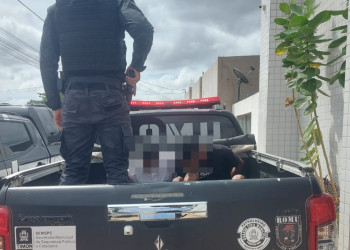 Dupla tenta fugir da polícia, se esconde em residência, mas é capturada com drogas, celulares e dinheiro em Timon; ambos com passagens