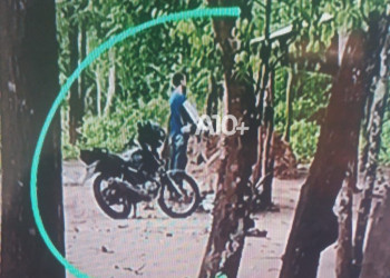 Polícia realiza buscas para encontrar suspeito de matar o próprio pai em Teresina; caiu de moto e se escondeu em área de mata