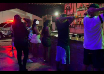 Após série de denúncias, polícia interdita estabelecimento por suspeita de exploração sexual no litoral do Piauí