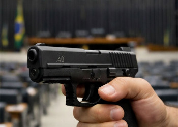 “Programa Minha Primeira Arma”: Bancada da Bala aprova política para facilitar acesso a armas de fogo em votação relâmpago