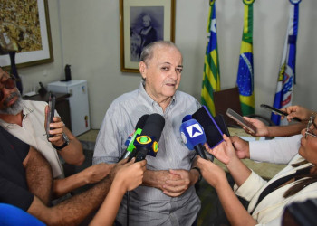 Prefeito Silvio Mendes anuncia reajuste salarial para os professores da Rede Municipal de Teresina