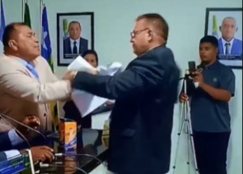Se o prefeito cair, presidente da Câmara assume: sessão explosiva revela disputa pelo poder em São João da Serra-PI