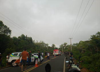 Três pessoas morrem após colisão entre carro e motos no interior do Piauí