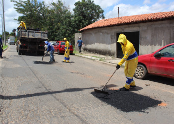 Prefeitura de Teresina realiza mutirão tapa-buracos neste sábado (21) em três zonas da cidade