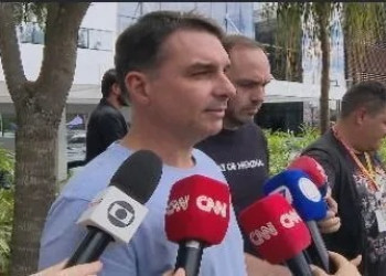 Espero que a PGR opine favoravelmente à domiciliar de Bolsonaro, diz Flávio