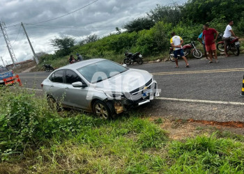 Acidente entre carro e moto deixa duas pessoas gravemente feridas no interior do Piauí