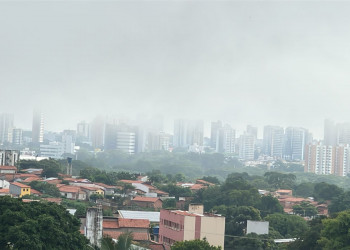 Teresina amanhece sob forte neblina e fenômeno reduz visibilidade na capital nesta terça (7)