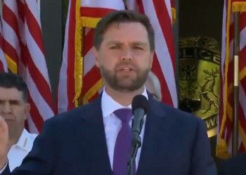 Quando a política quer ensinar a fé: o dia em que o vice de Trump resolveu “corrigir” o Papa