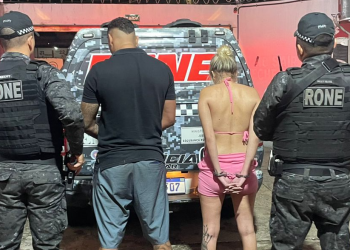 Casal é preso com arma após polícia interceptar carro utilizado para realizar assaltos no Maranhão