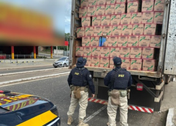 PRF apreende mais de meio milhão de maços de cigarros contrabandeados em Teresina