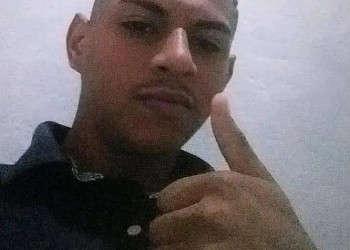 Jovem morto na frente da namorada em bar pode ter sido confundido por criminosos em Teresina, diz delegado