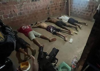 Cinco homens são presos com armas, drogas e motocicleta adulterada no Maranhão; suspeitos foram encaminhados para Timon-MA