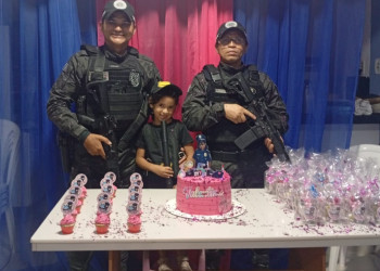 Polícia Militar participa de aniversário de criança em Teresina: 