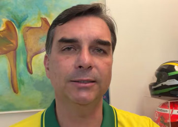 Após carta, Flávio Bolsonaro está proibido de visitar o pai por 90 dias, decide Moraes