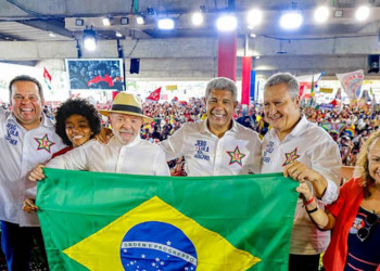 PT oficializa candidatura de Lula, que concorre à Presidência pela sétima vez