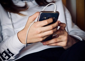 Ministério Público recomenda regulamentação do uso de celulares nas escolas municipais de Guaribas, Piauí