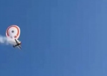 Paraquedas de avião que caiu em Mateus Leme (MG) é acionado por foguete; entenda como funciona
