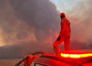 Incêndio de grandes proporções é controlado em Dom Expedito Lopes, no Piauí