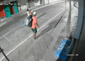 Polícia Militar prende quatro suspeitos de furtos a lojas no Centro de Teresina e recupera materiais