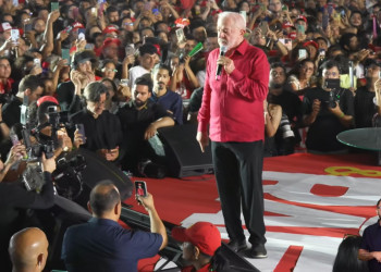Lula critica elite por falta de investimento em educação e relembra combate à pobreza no Piauí