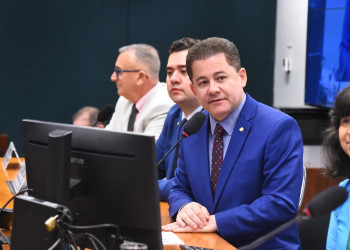 PF mira R$ 510 mil apreendidos com mulher de Cezinha em ação sobre tráfico de influência